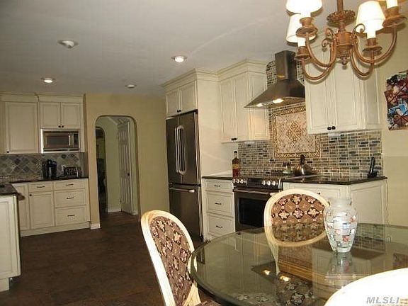 5th image of 39 Dumbarton Dr