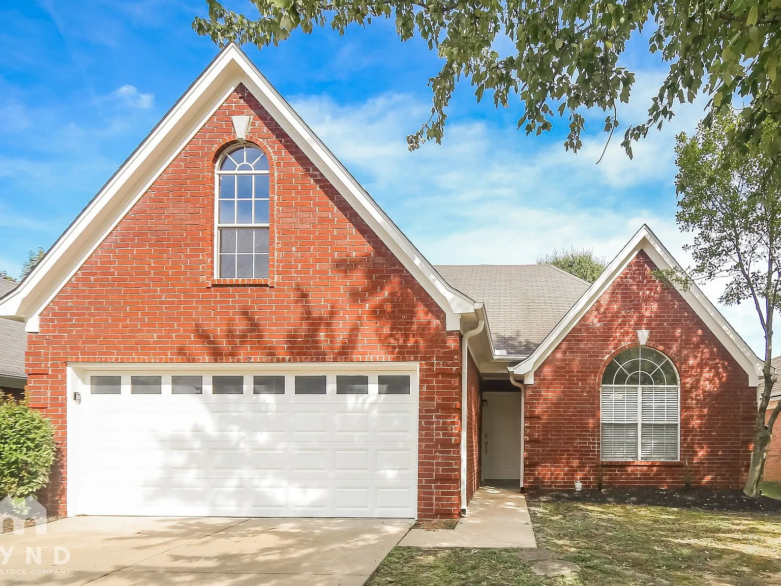 3 bed, 2.0 bath, 1484 sqft, $1,820 — Photo 1