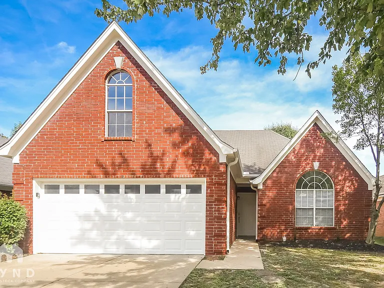 8418 Regal Bend Dr — Photo 1