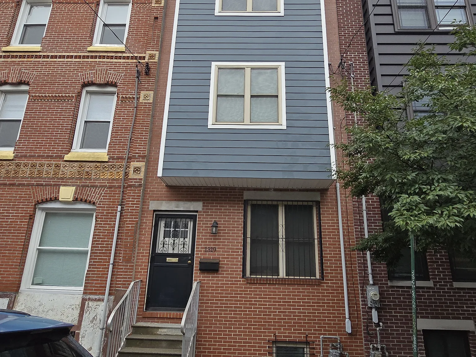 3 bed, 2200 sqft, $2,800 — Photo 2