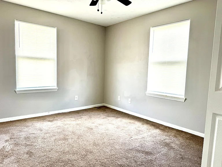 501 Flamos Cir NE — Photo 3