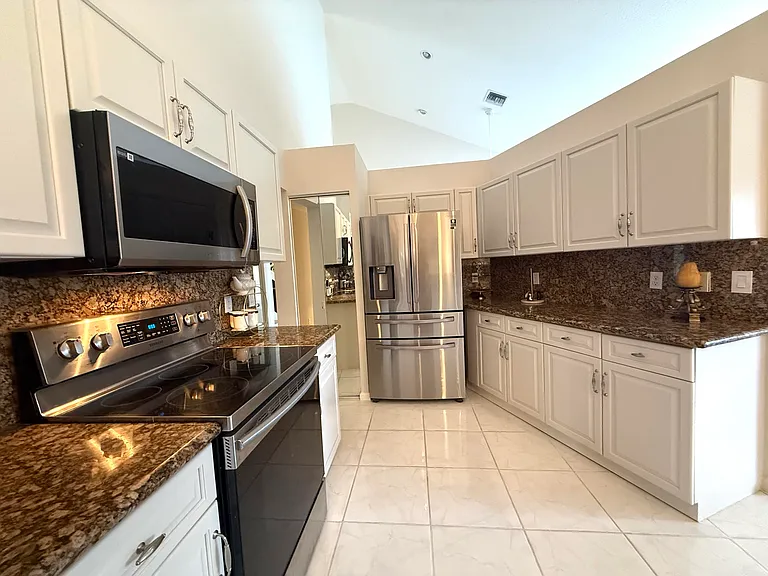 9392 Cascade Ct — Photo 17