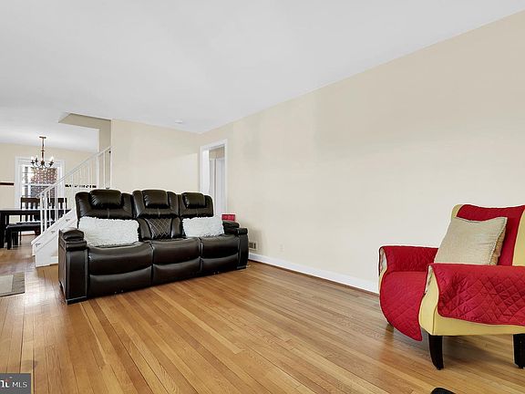 5th image of 7012 Warfield Rd