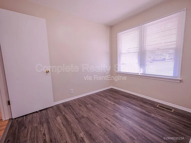 10200 Tappan Dr — Photo 16