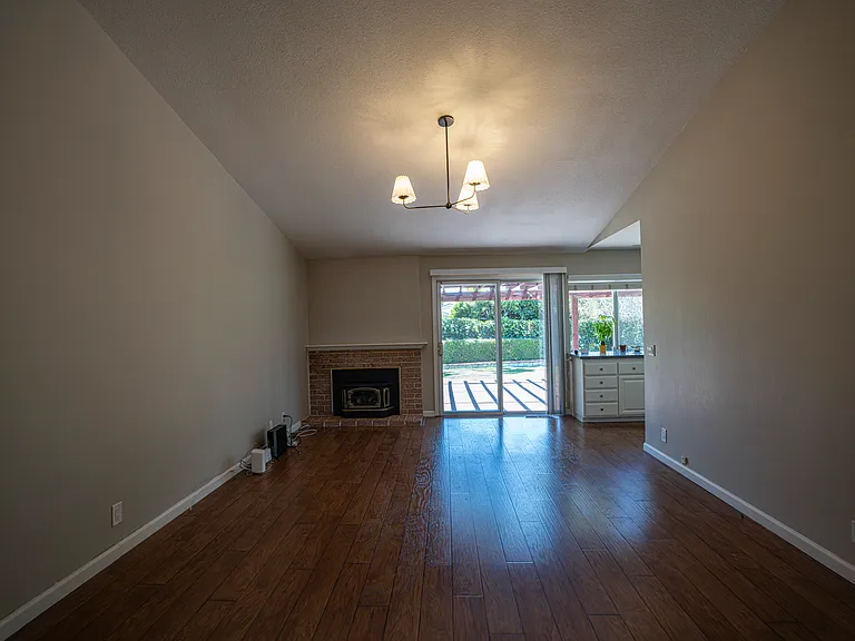 408 Fernando Ct — Photo 6