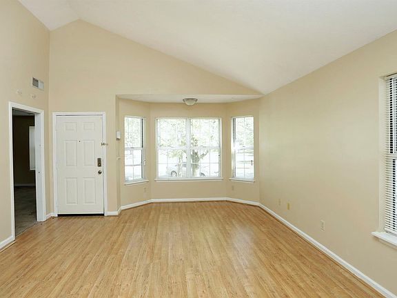 4th image of 477 Chelsea Woods Dr