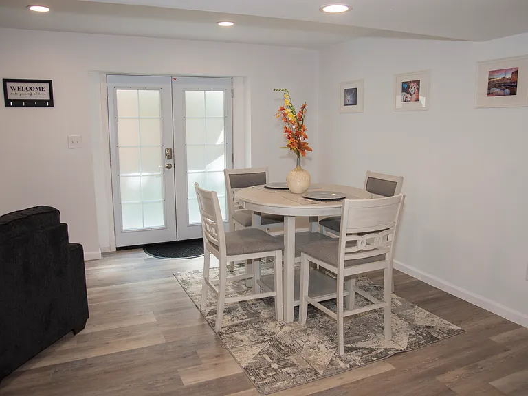 Entry/Dining area