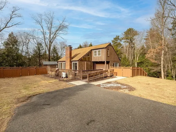 44 Stuart Pl, Westfield, MA 01085