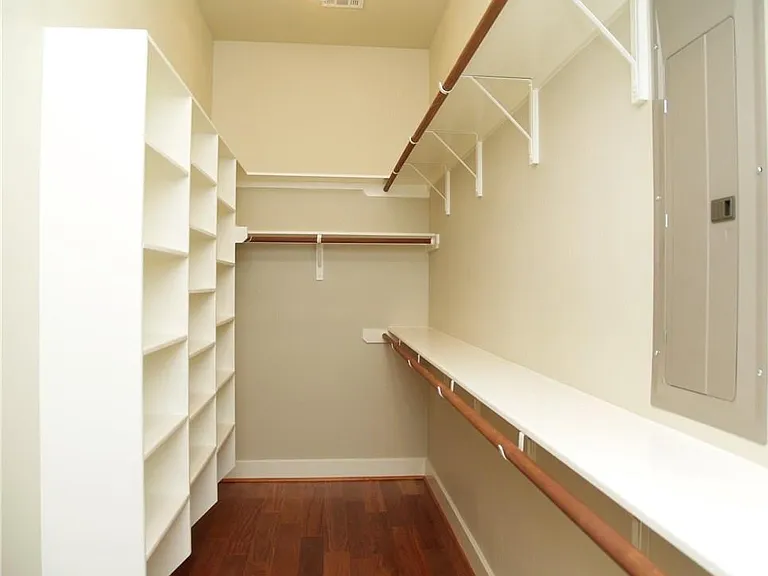 303 Zennia St — Photo 12