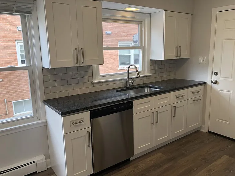 4420 Forest Ave #1F — Photo 5