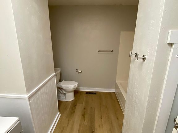 4th image of 602 E Canal St