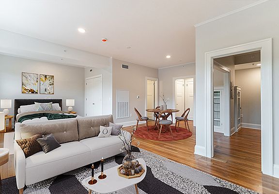 2nd image of 215 E Chestnut St #204