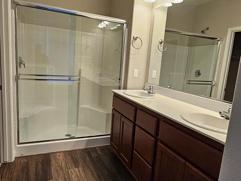 825 Kelsey Ct — Photo 5