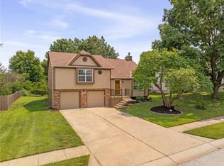 1005 SE Bridgehampton Way, Lees Summit, MO 64081