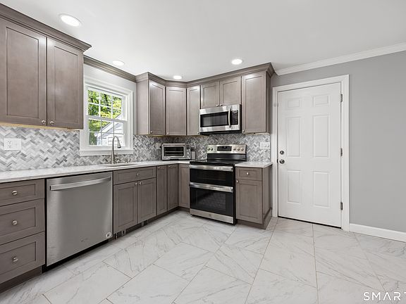 5th image of 79 Strawberry Hill Road