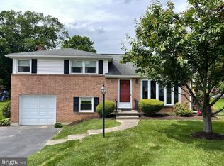 930 Sundale Dr, York, PA 17402