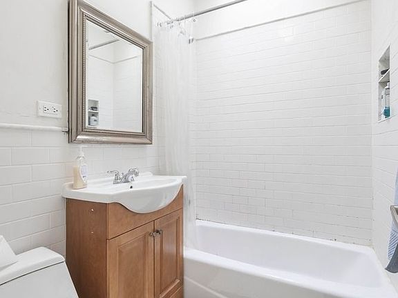 4th image of 2919 Astoria Blvd Fl 3