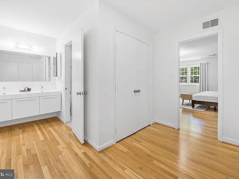 4025 N River St — Photo 28