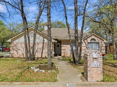705 Oak Park Dr, Azle, TX, 76020