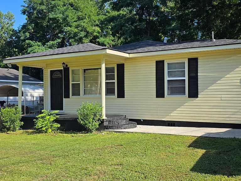 325 S Plymouth Rd NW — Photo 17