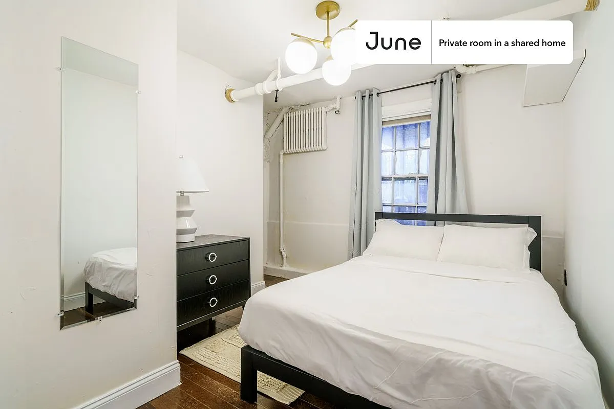Full bedroom in 5 bed/1.5 bath home in Bedford-Stuyvesant #909 E — Photo 1