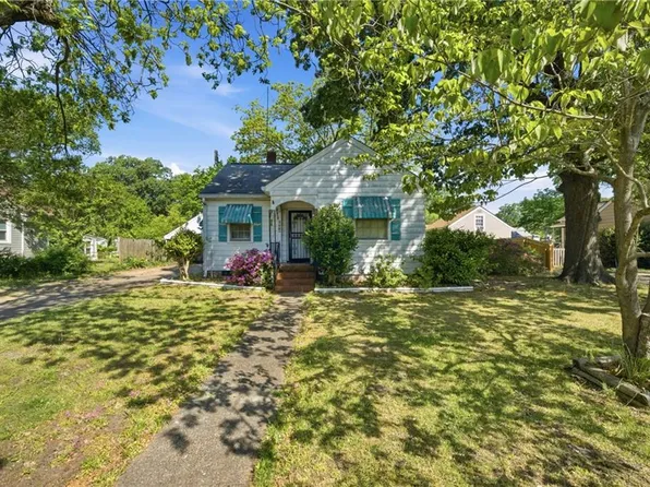 621 Temple Ln, Newport News, VA 23605