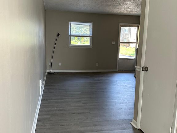 3rd image of 202 110mulberry Ln