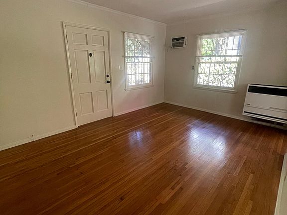3rd image of 2580 N Beachwood Dr #2582-1/2