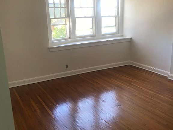 5th image of 1687 Glenn Ave