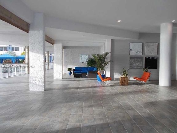3rd image of 800 West Ave APT 417