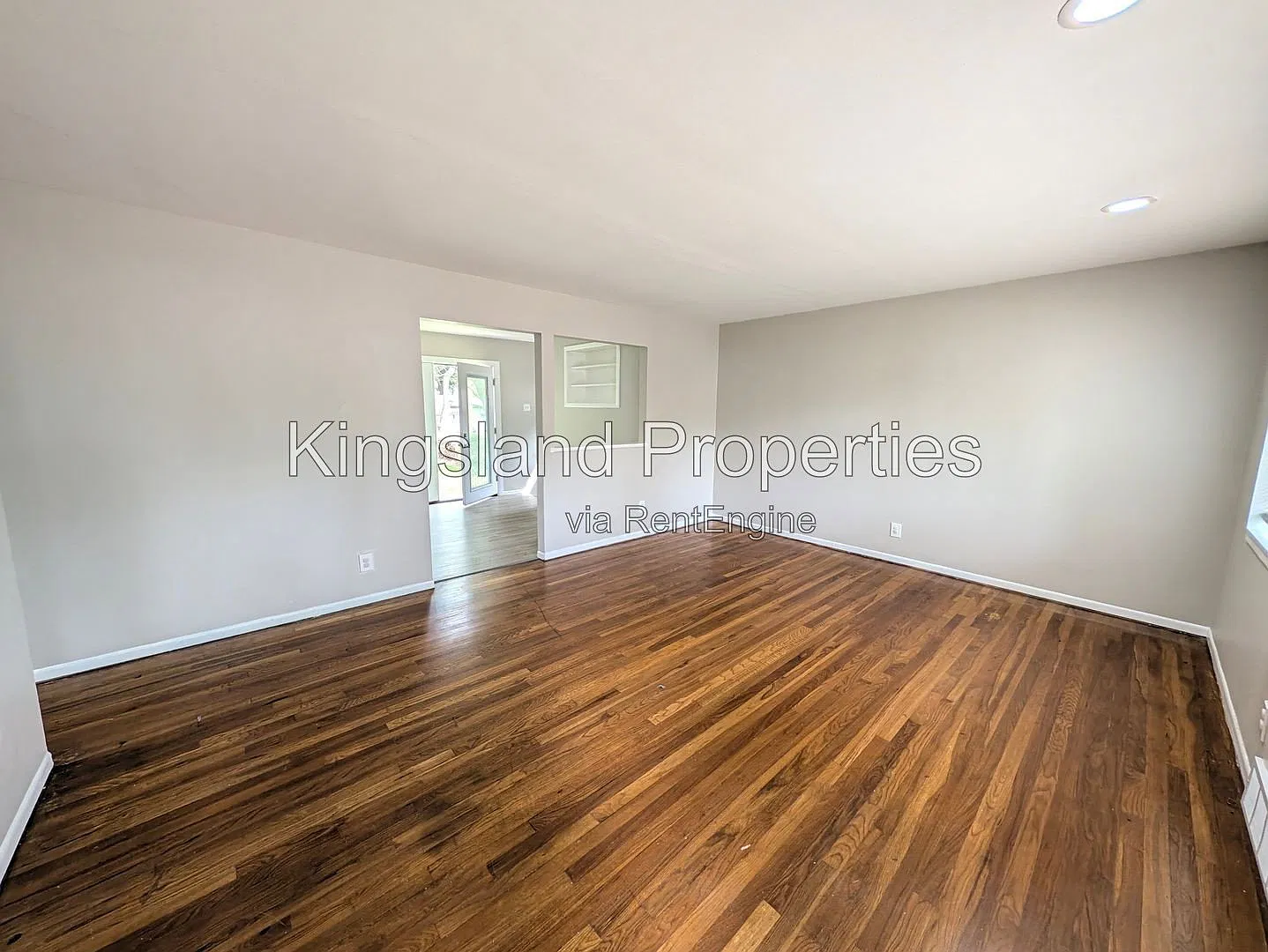 3 bed, 1.0 bath, 960 sqft, $1,450 — Photo 2