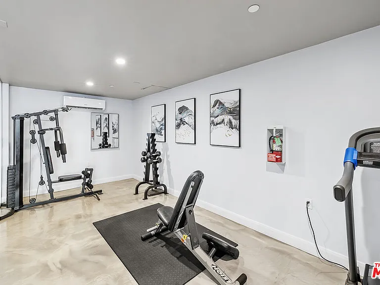 5229 Willowcrest Ave #208 — Photo 3