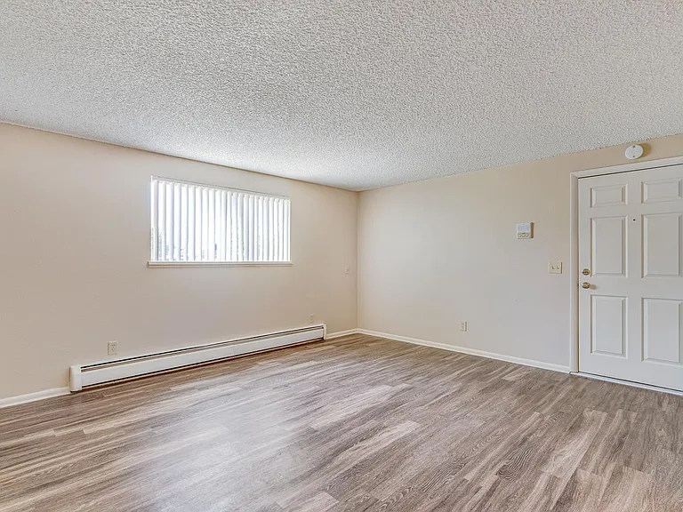 Woodridge Apartments — Photo 7