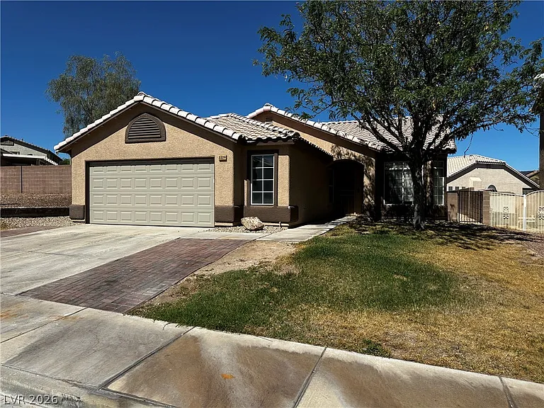 2229 Maple Shade St — Photo 2