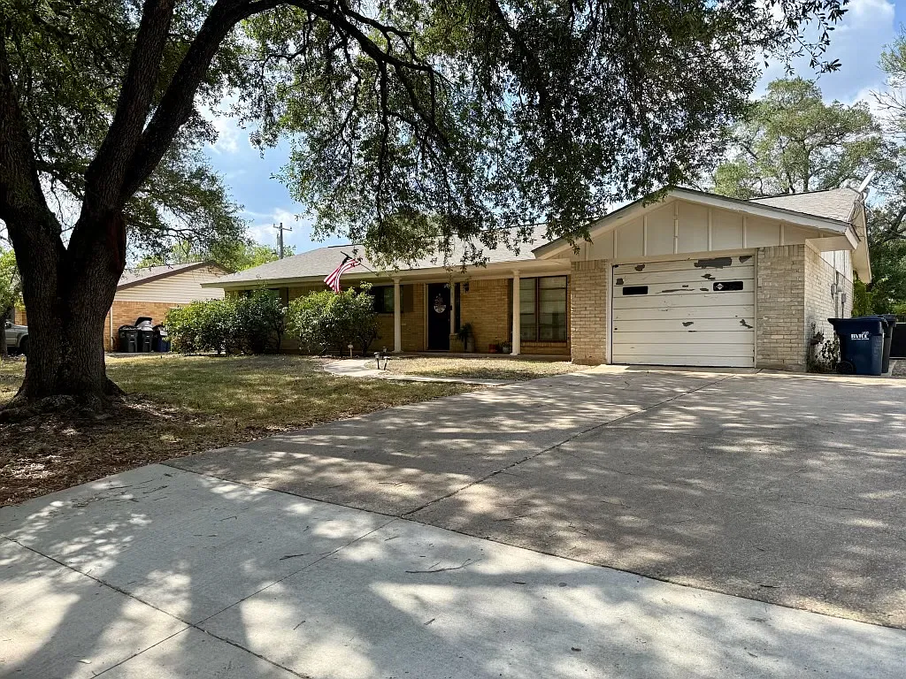4 bed, 1698 sqft, $2,600 — Photo 1
