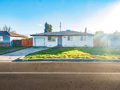 5750 E Ashlan Ave, Fresno, CA, 93727