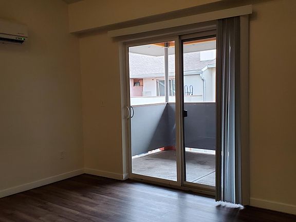 3rd image of 5610-5640 Arapahoe Ave #323