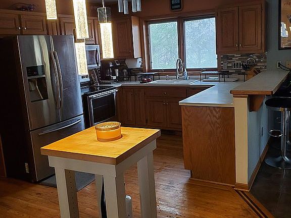 Open kitchen with counter.