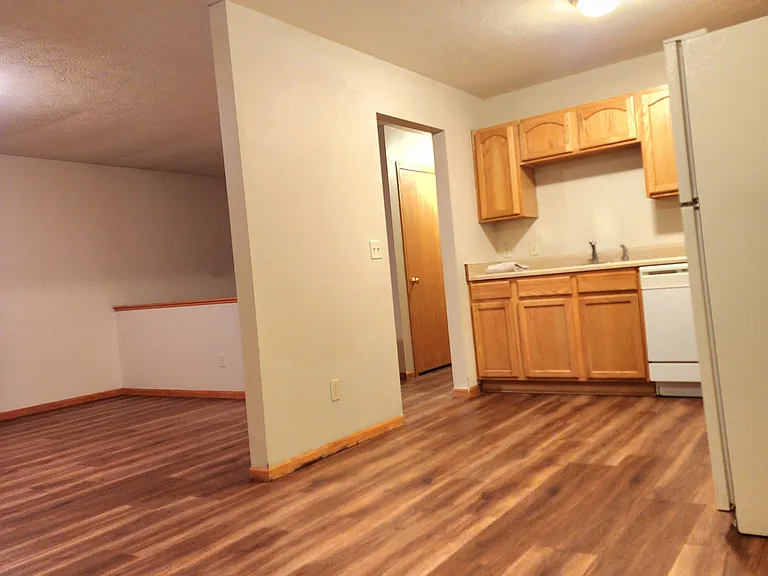 1043 Butler Ave — Photo 9