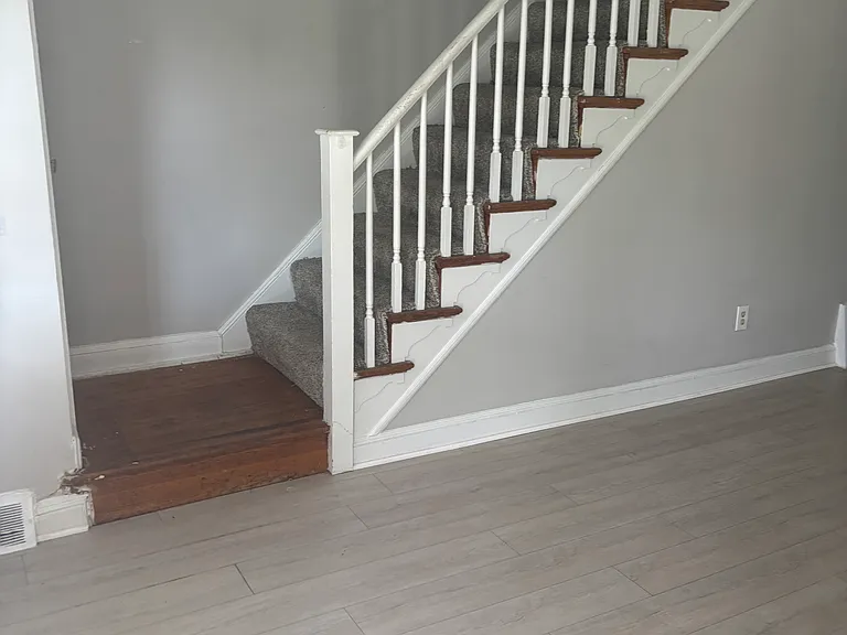 329 N Oak Ave — Photo 3