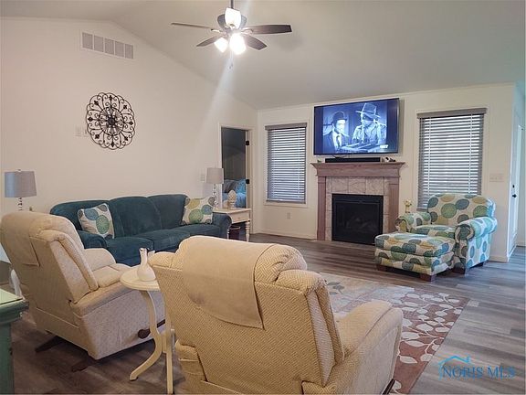 5th image of 2301 Villa Dr W