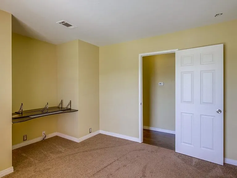 8840 Flanders Dr — Photo 4