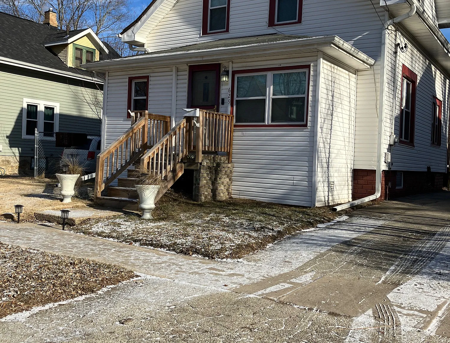 4 bed, 1.5 bath, 819 sqft, $1,400 — Photo 1