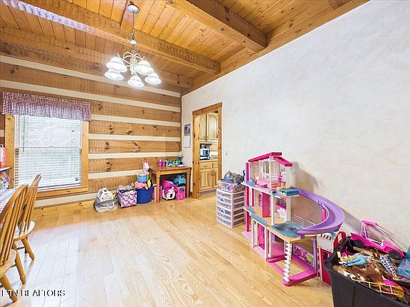 15th image of 1457 Smithfield Rd