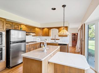 915 N Saratoga Dr, Palatine, IL 60074