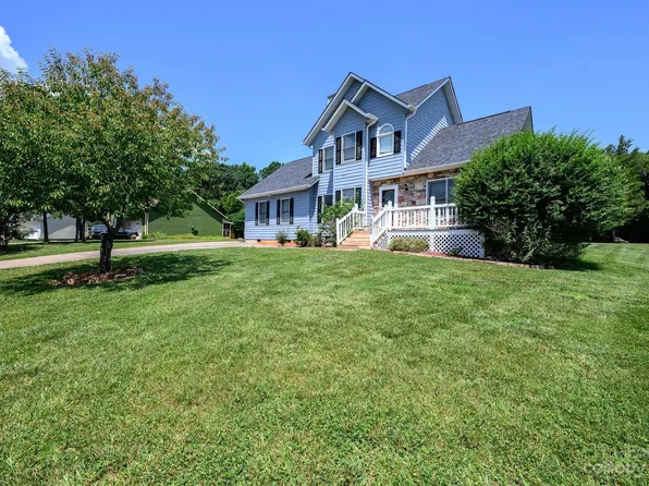 5426 Winding Oak Dr, Hickory, NC 28602