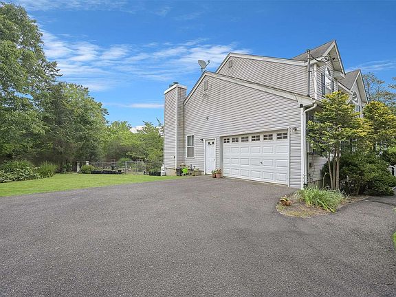 4th image of 251 Yaphank Ave