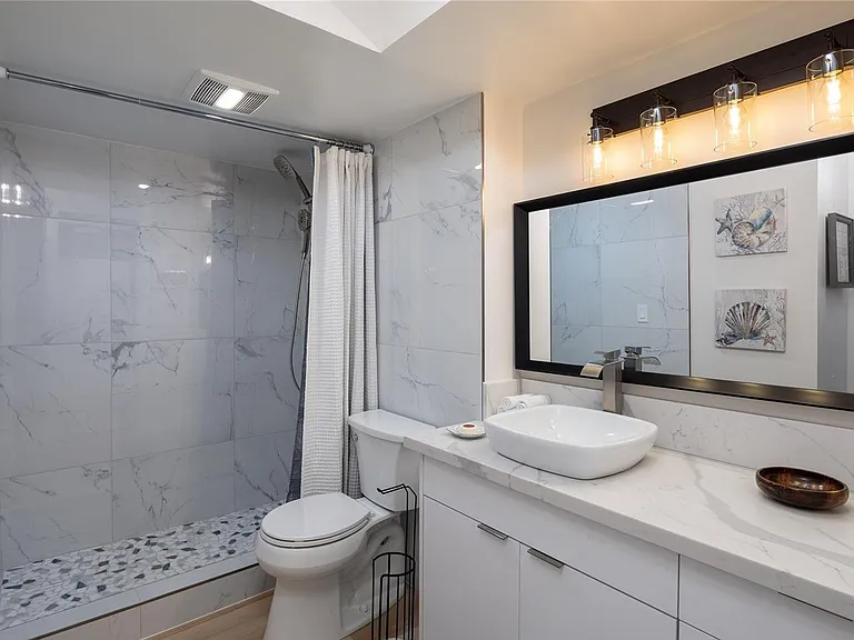 411 Hobron Ln #0 — Photo 3
