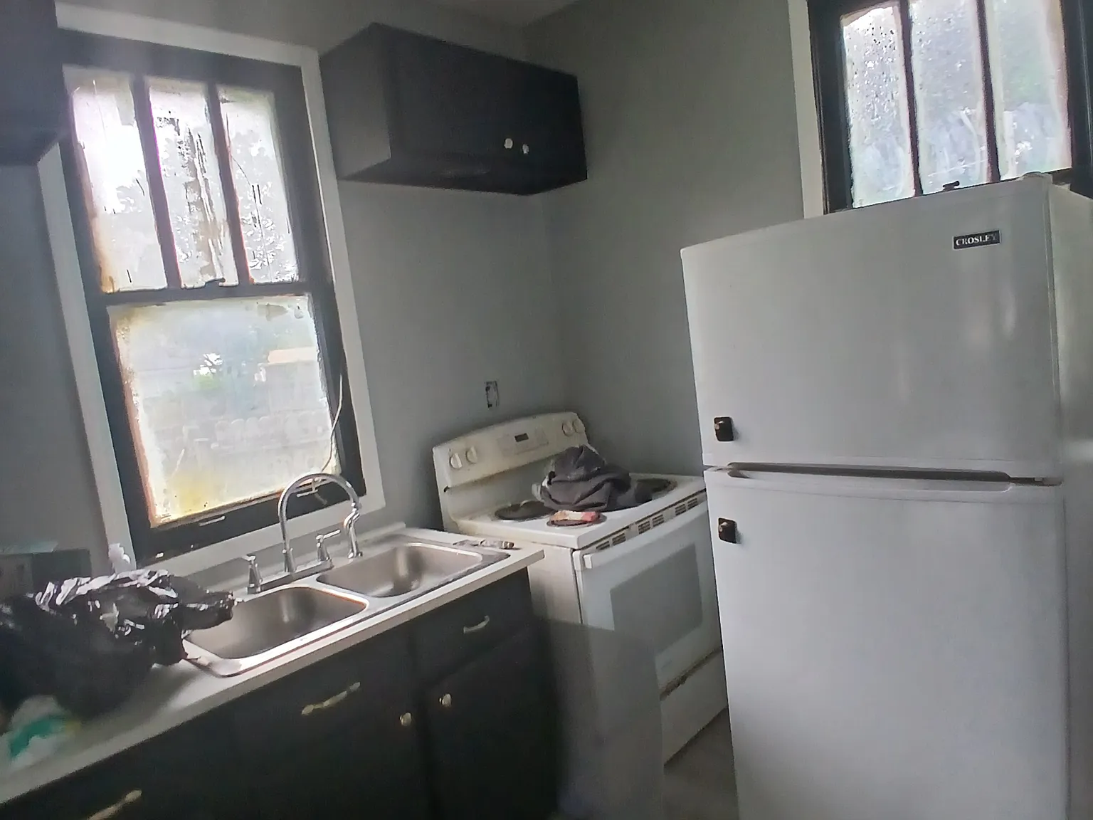 3 bed, 1.5 bath, 1028 sqft, $899 — Photo 3