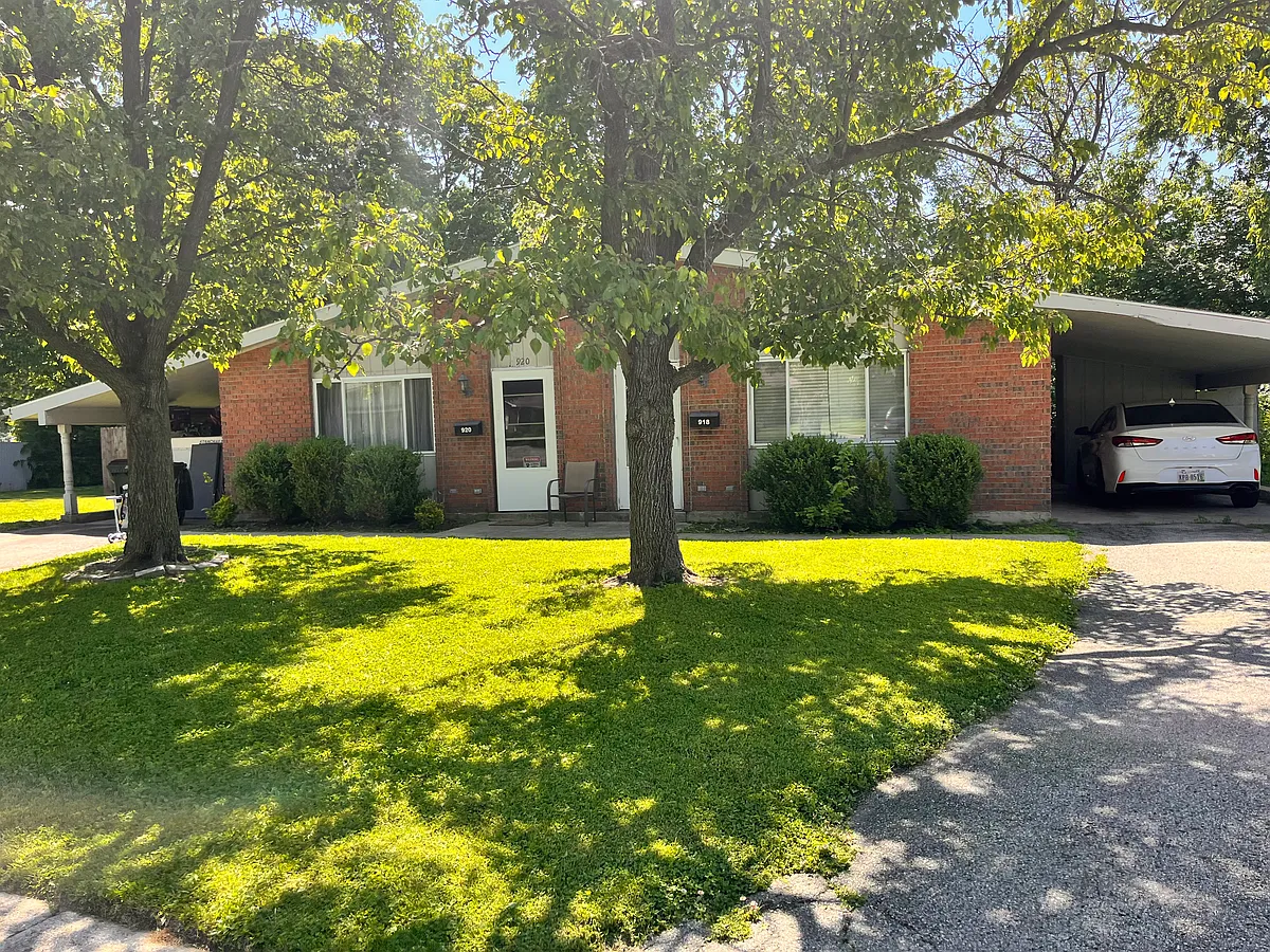 Building Photo - 912-914 La Tourrette Ct